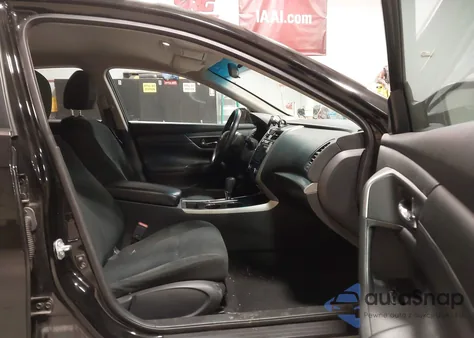 2015 Nissan Altima 2.5 S z USA, uszkodzony, nr VIN 1N4AL3AP8FC420739